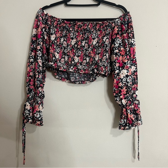 floral dynamite crop top with 3/4 sleeves - Picture 4 of 4